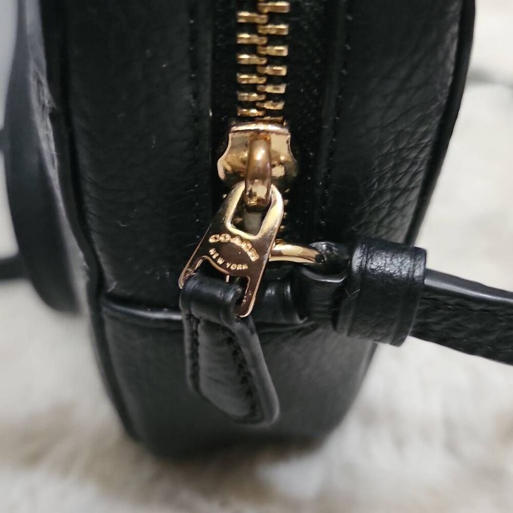 Coach Mini Jamie Camera Bag crafted from refined pebble leather Black - Picture 4 of 10